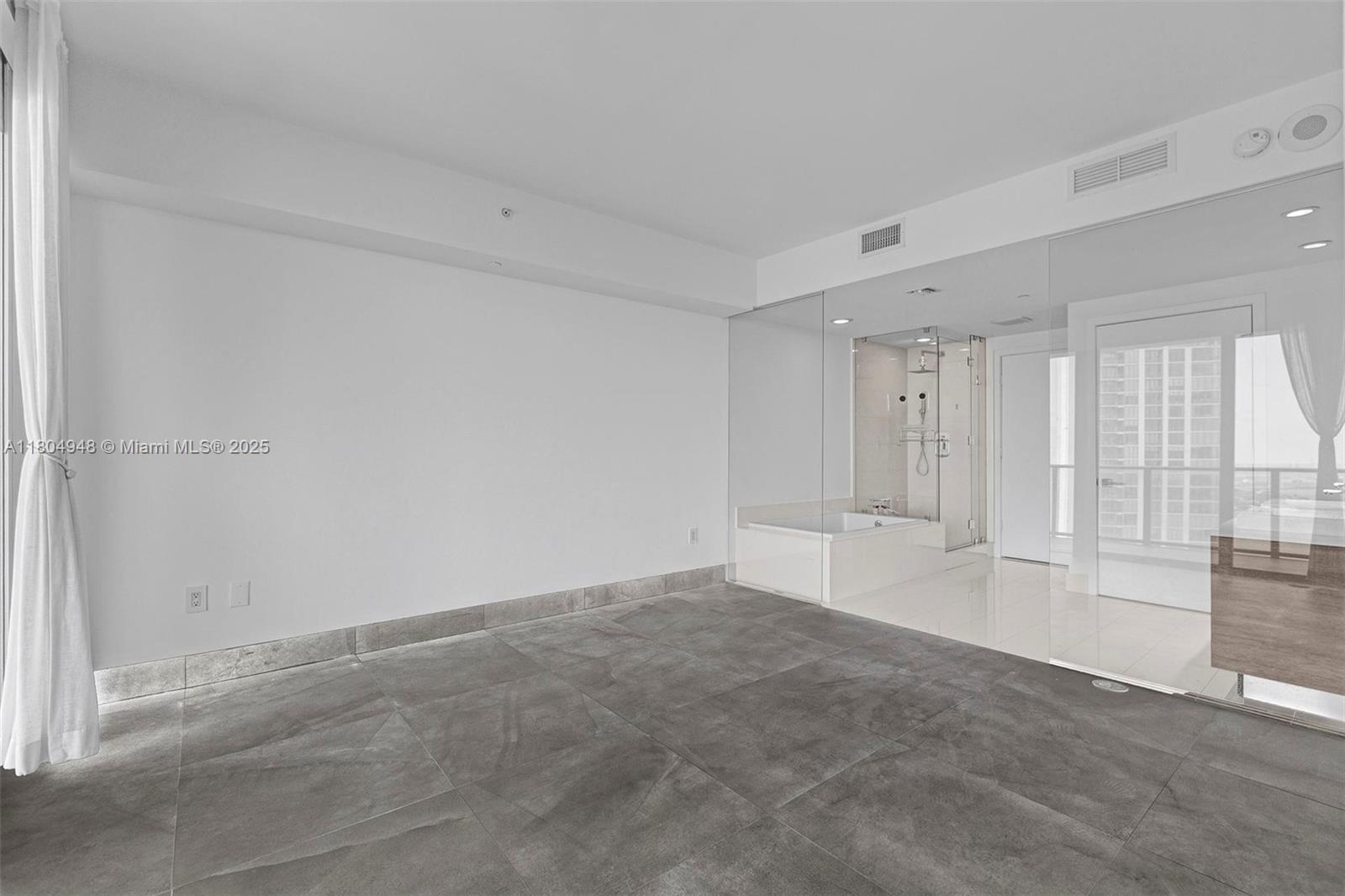 Building Photo - 650 NE 32nd St