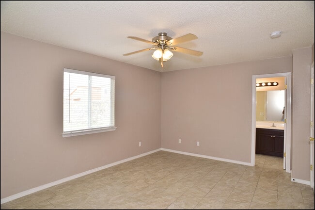 Building Photo - 14149 Warren Belin Dr