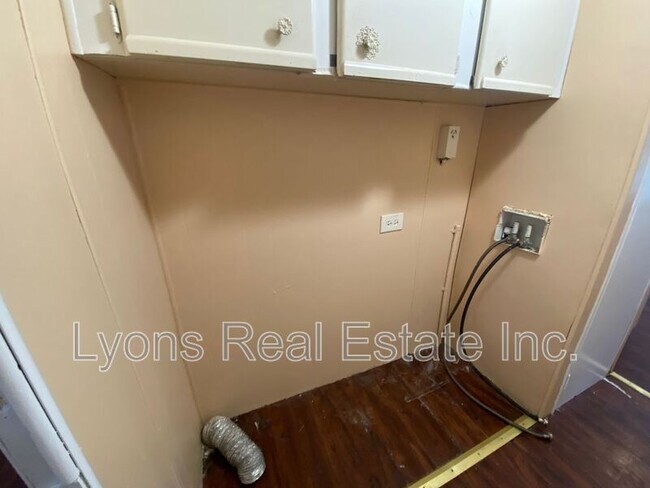 Building Photo - 2211 Cantor Ln