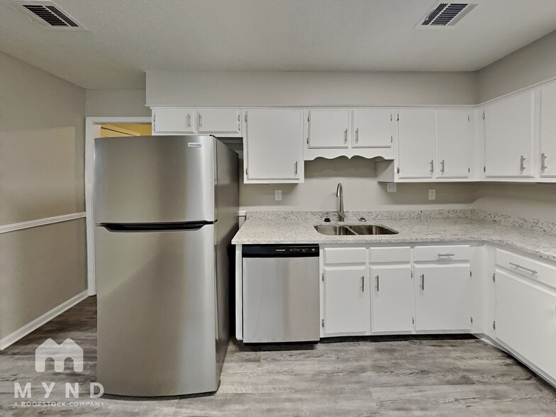Building Photo - 5867 Willow Springs Dr