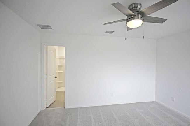 Building Photo - 463 River Run Wy