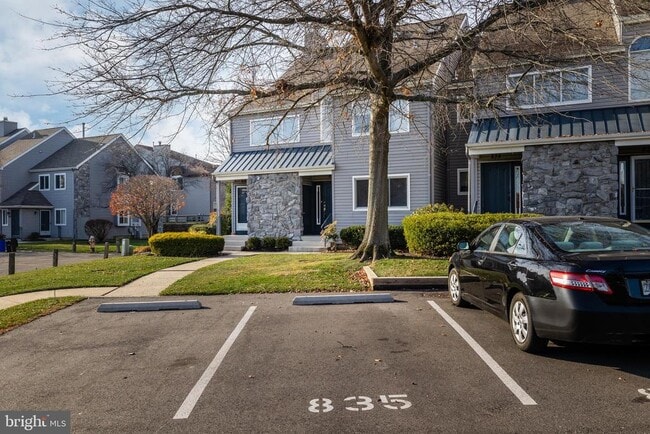 Building Photo - 835 Chanticleer