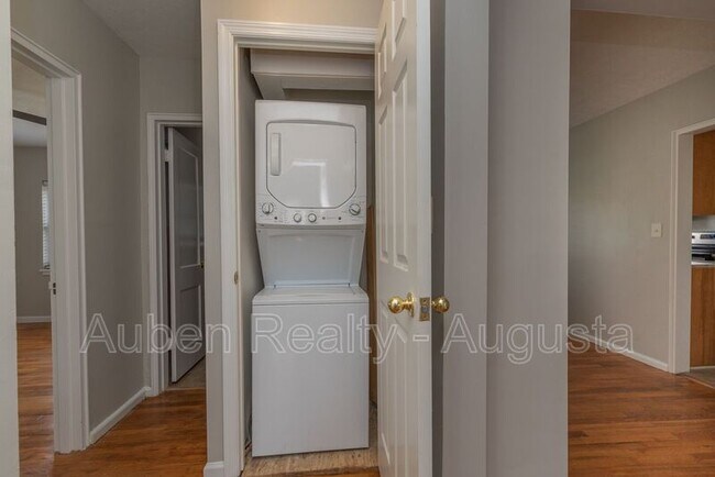 Building Photo - 501 Milledge Rd