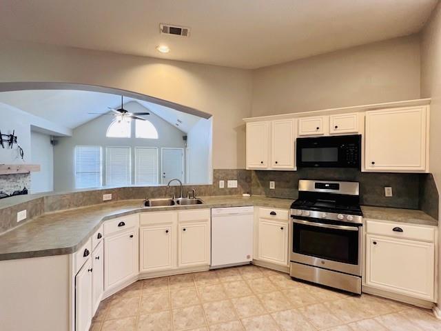 Building Photo - 1809 Village Ct Ln