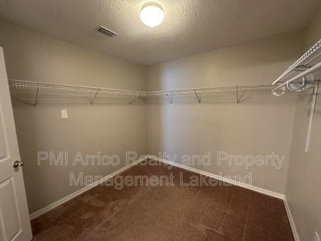 Building Photo - 6955 Lake Eaglebrooke Dr