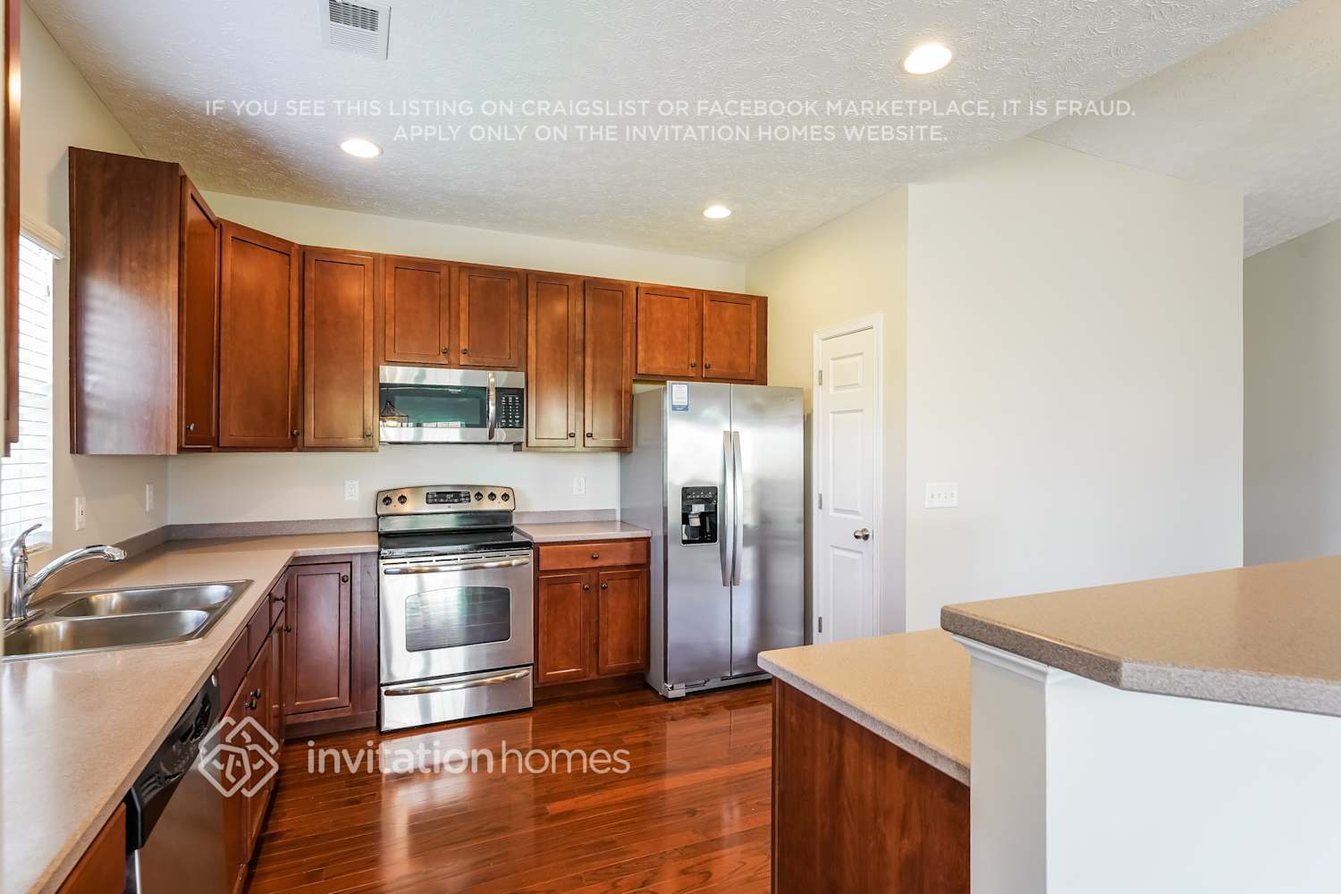Building Photo - 2201 Oaklawn Ct