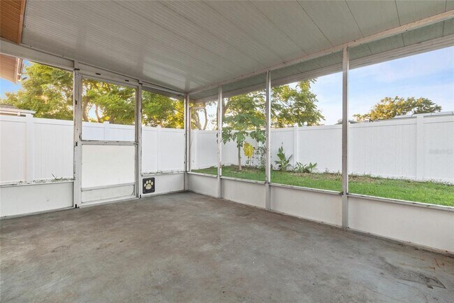 Building Photo - 3327 Garfield Dr