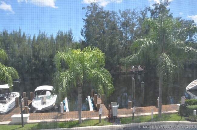 Building Photo - 6201 Bay Club Dr