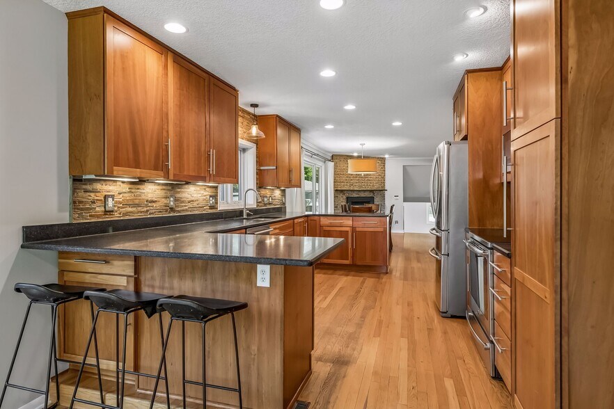 Building Photo - 6013 Porter Ln