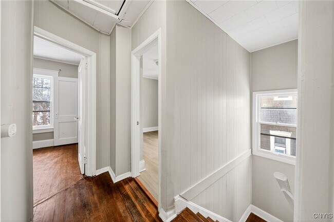 Building Photo - 162 Reed Ave