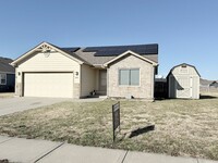 Building Photo - Spacious Home on the west side of Junction City ~ Available Early January