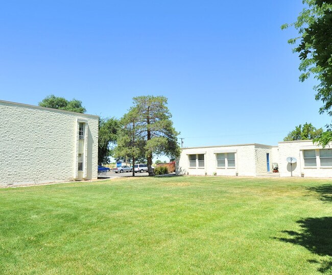 Building Photo - Escoshio Apartments