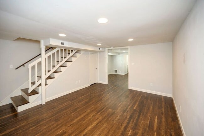 Building Photo - 610 Shepherd St