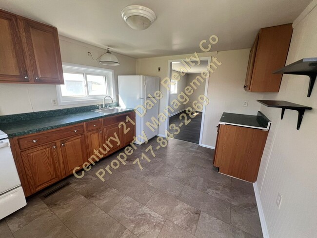 Building Photo - 3 Bedroom in Red Lion Schools with a 1 Car...