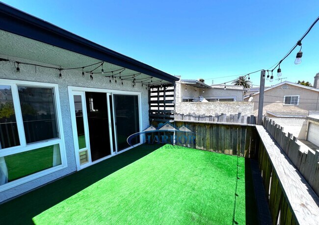 Building Photo - Charming 2-Bed 2-Bath with Private Deck & ...