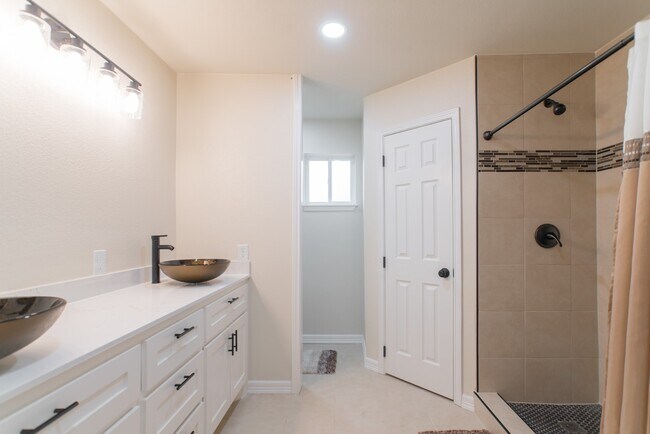 Building Photo - 4913 Deerwood Cir