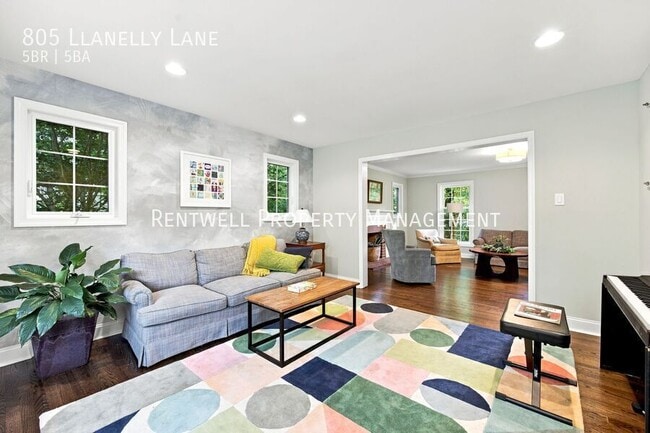 Building Photo - 805 Llanelly Ln