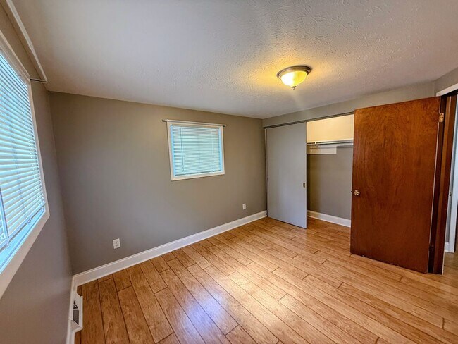 Building Photo - Two bedroom one bathroom duplex for rent