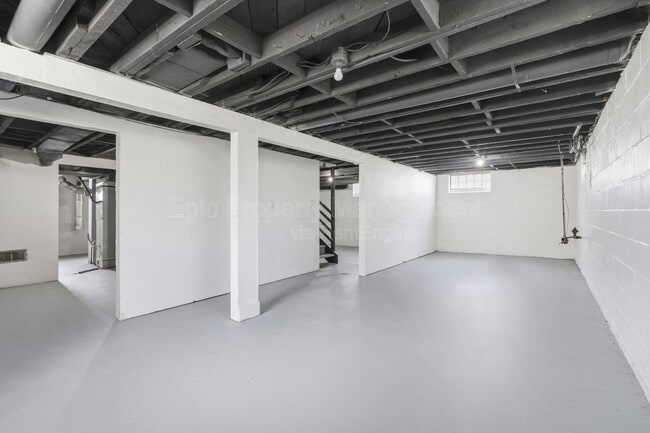 Building Photo - 3117 Coucy Ave