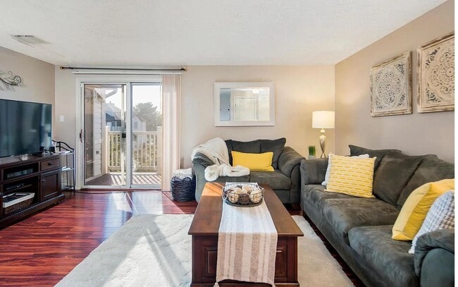 Building Photo - Well maintained condo in established Frederick neighborhood available mid April!