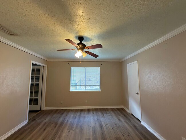 Building Photo - Brand-new flooring throughout the entire home