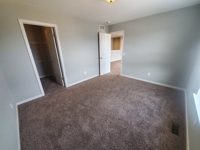 Building Photo - 5 BR 3 BA Single Family Home in North Hugo Minneapolis