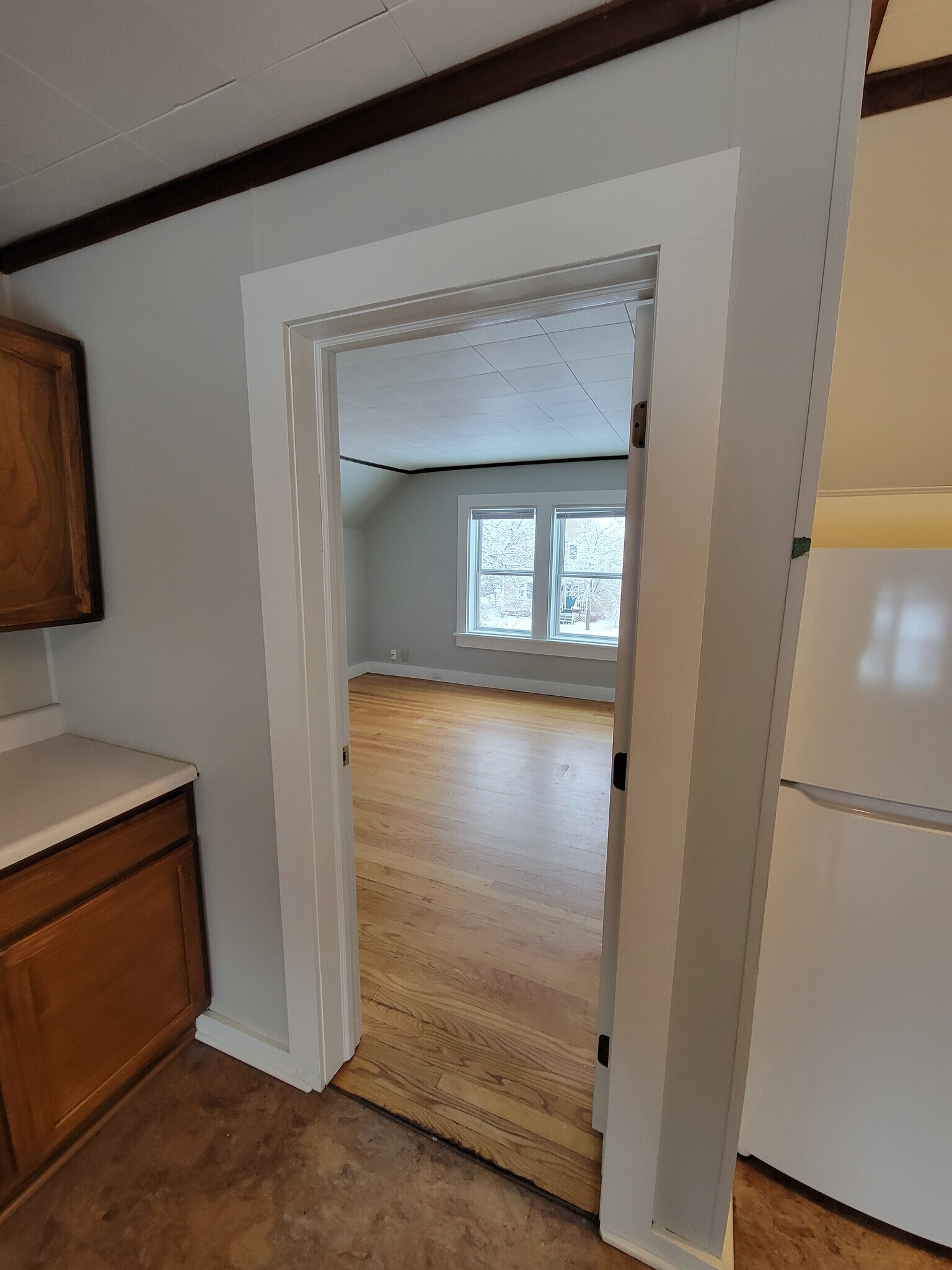 Entering bedroom - 106 N State St