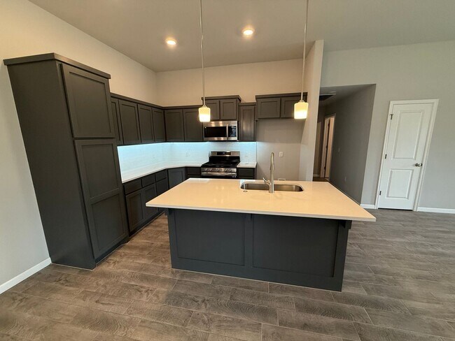 Building Photo - Don't Miss this STUNNING, true 4 bed, 2 ba...
