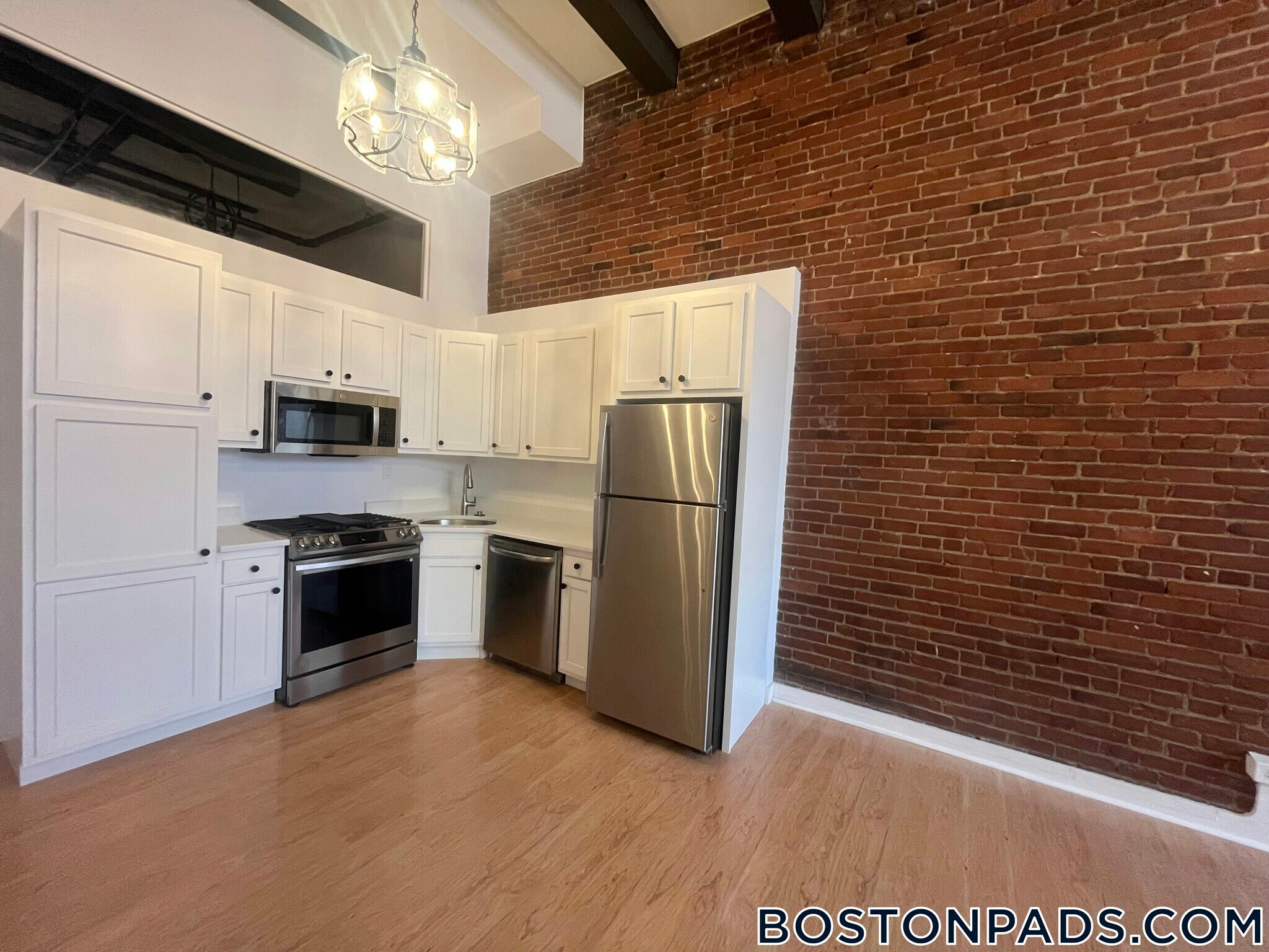 Building Photo - 254 Friend St