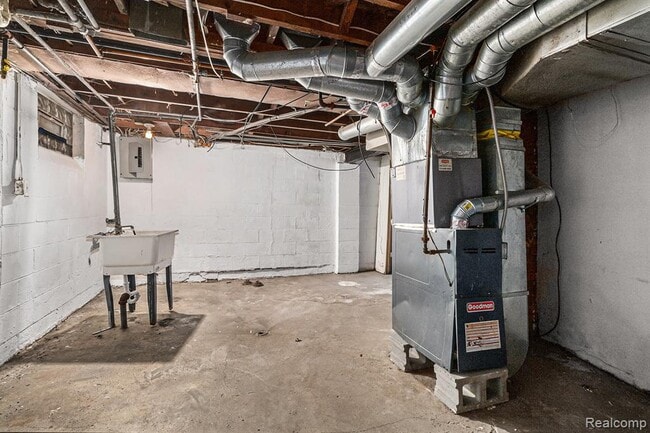 Building Photo - 9336 Sussex St