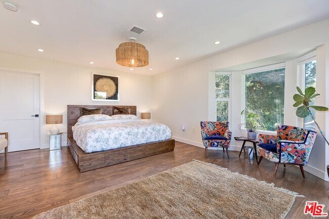 Building Photo - 3350 Coy Dr