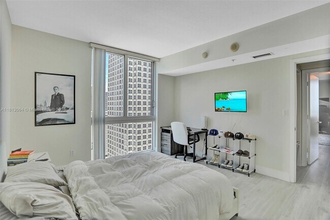 Building Photo - 325 S Biscayne Blvd