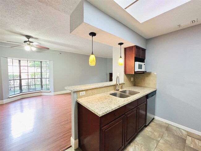 Building Photo - 7350 Kirby Dr