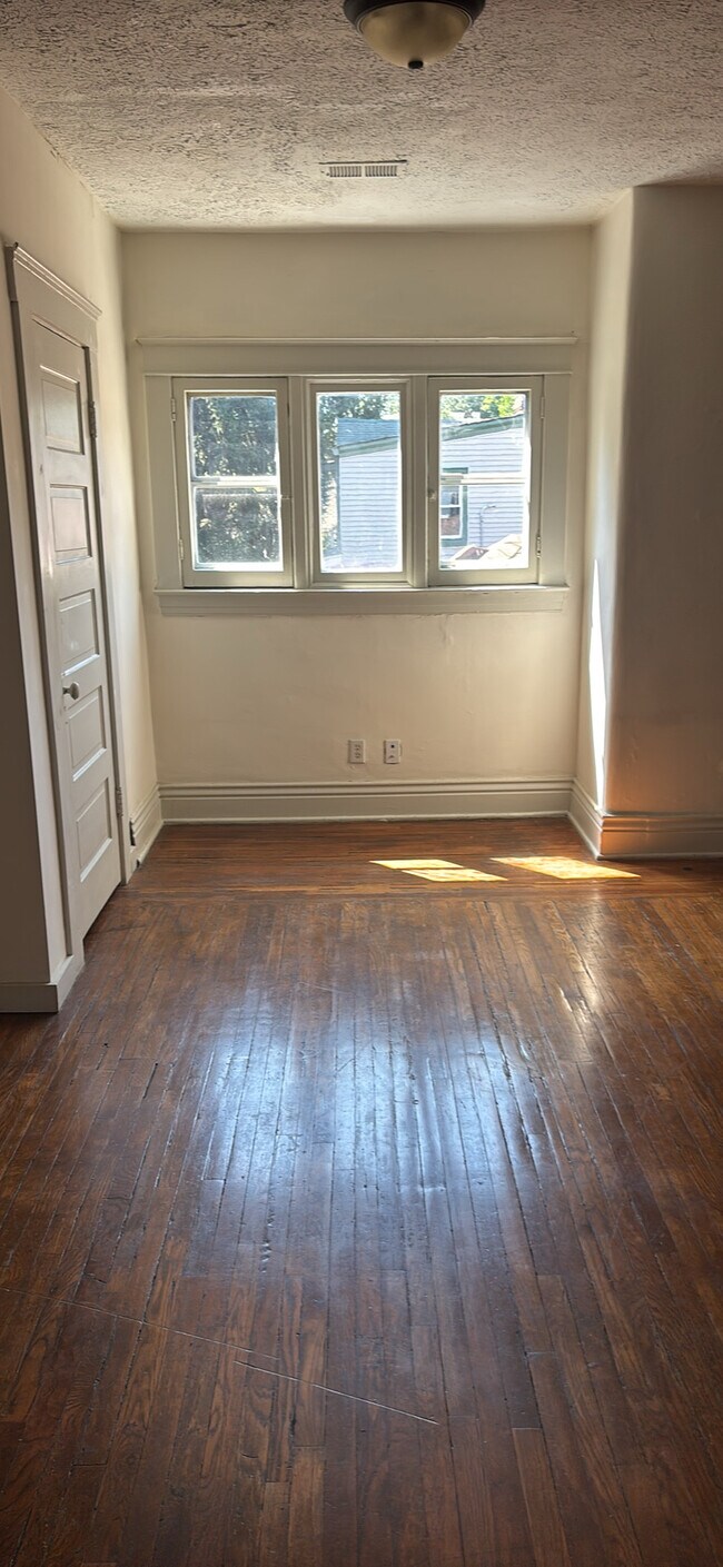 Building Photo - 161 N Keats Ave