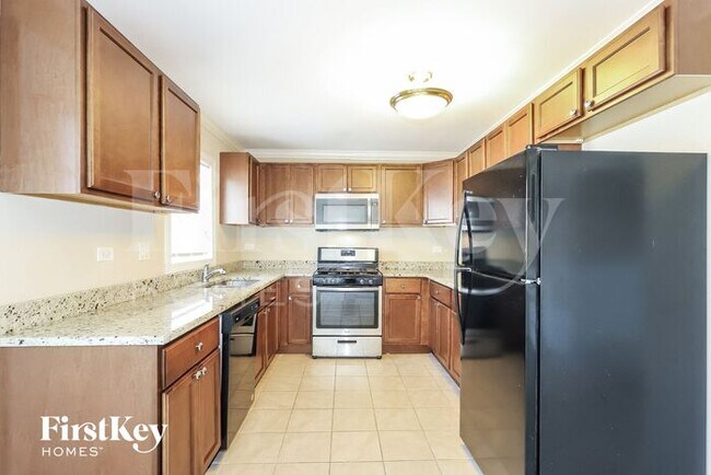 Building Photo - 15059 Highland Ave