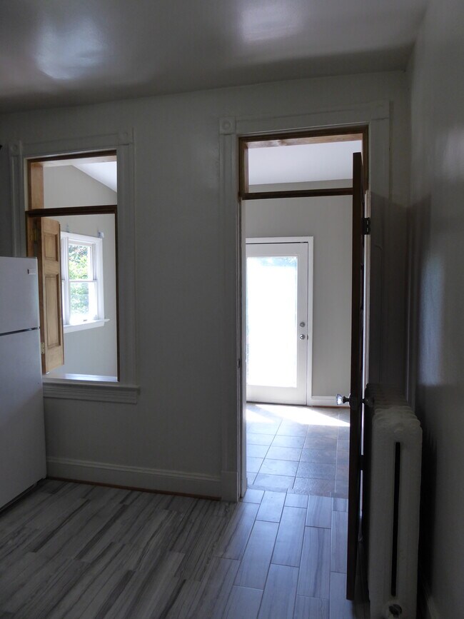 Building Photo - 218 9th St NE