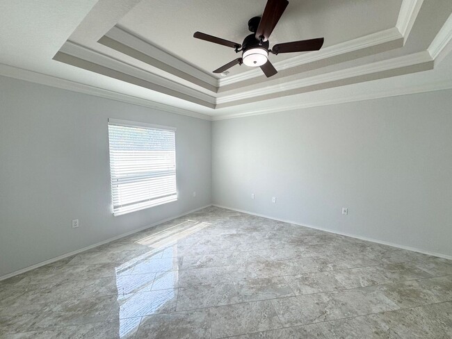 Building Photo - 4 Bedroom 2 Bath - Gated Community - Move ...
