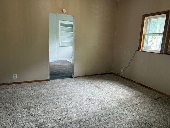 Building Photo - 2 Bedroom with a Bonus Room Close to Union...