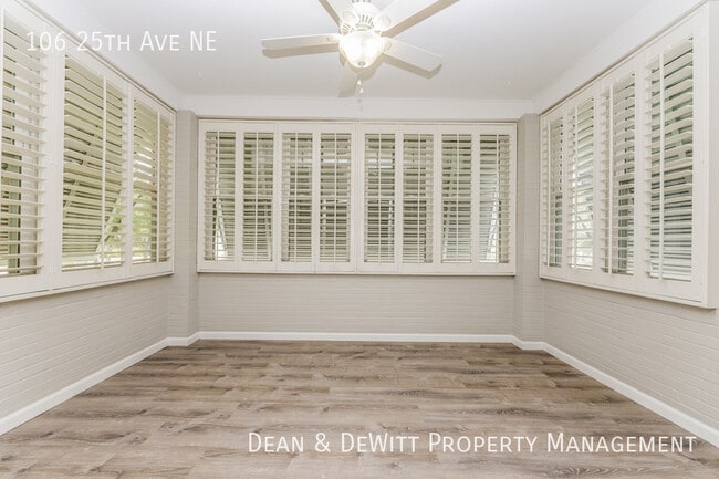 Building Photo - 106 25th Ave NE