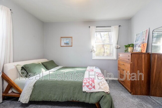 Building Photo - 2009 S 1500 E