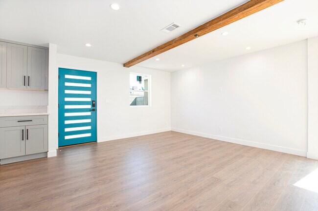 Building Photo - 17125 Saticoy St