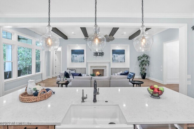 Building Photo - Gorgeous 5 bedroom/ 3 bathroom cottage home in Palencia for rent!