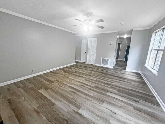 Building Photo - 3450 Kingswood Run