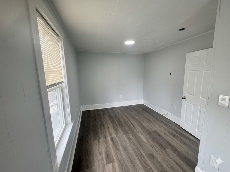 Building Photo - 284 Mechanic St