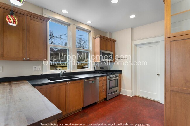 Building Photo - Discover Serenity in King Neighborhood!