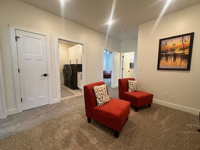 Building Photo - Move in Discount! 3 bedroom - 2.5 bathroom...