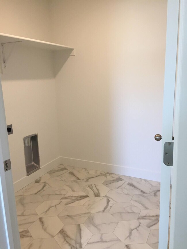 Building Photo - 754 E 950 N