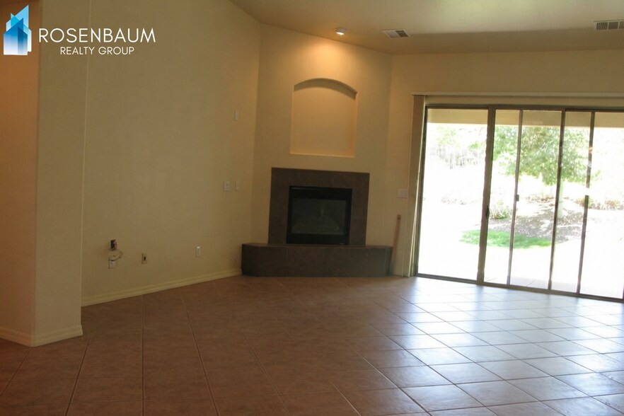 Building Photo - Stunning 3bedroom, 2 bathrooms home in the Prescott Lakes Community!