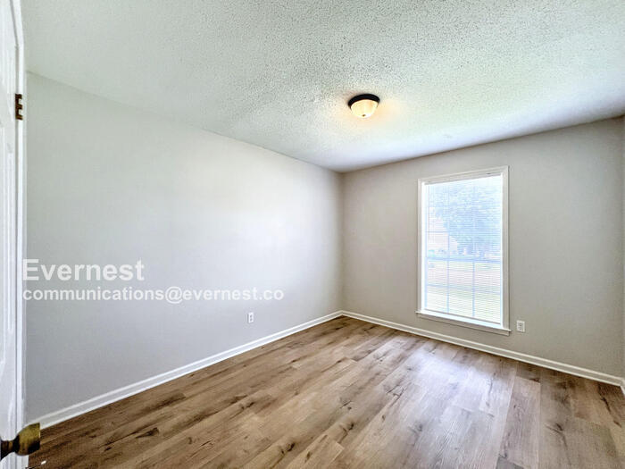 Building Photo - 5697 Tulip Tree Dr