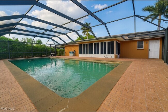 Building Photo - 732 Sesame Ct